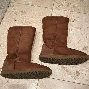 UGG Kids Classic tall Boot in Chestnut - Sz 5 Fits like women’s size 7!
